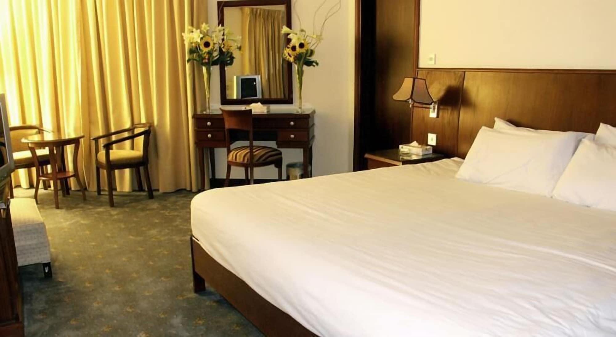 Le Vendome Hotel Amman Bagian luar foto