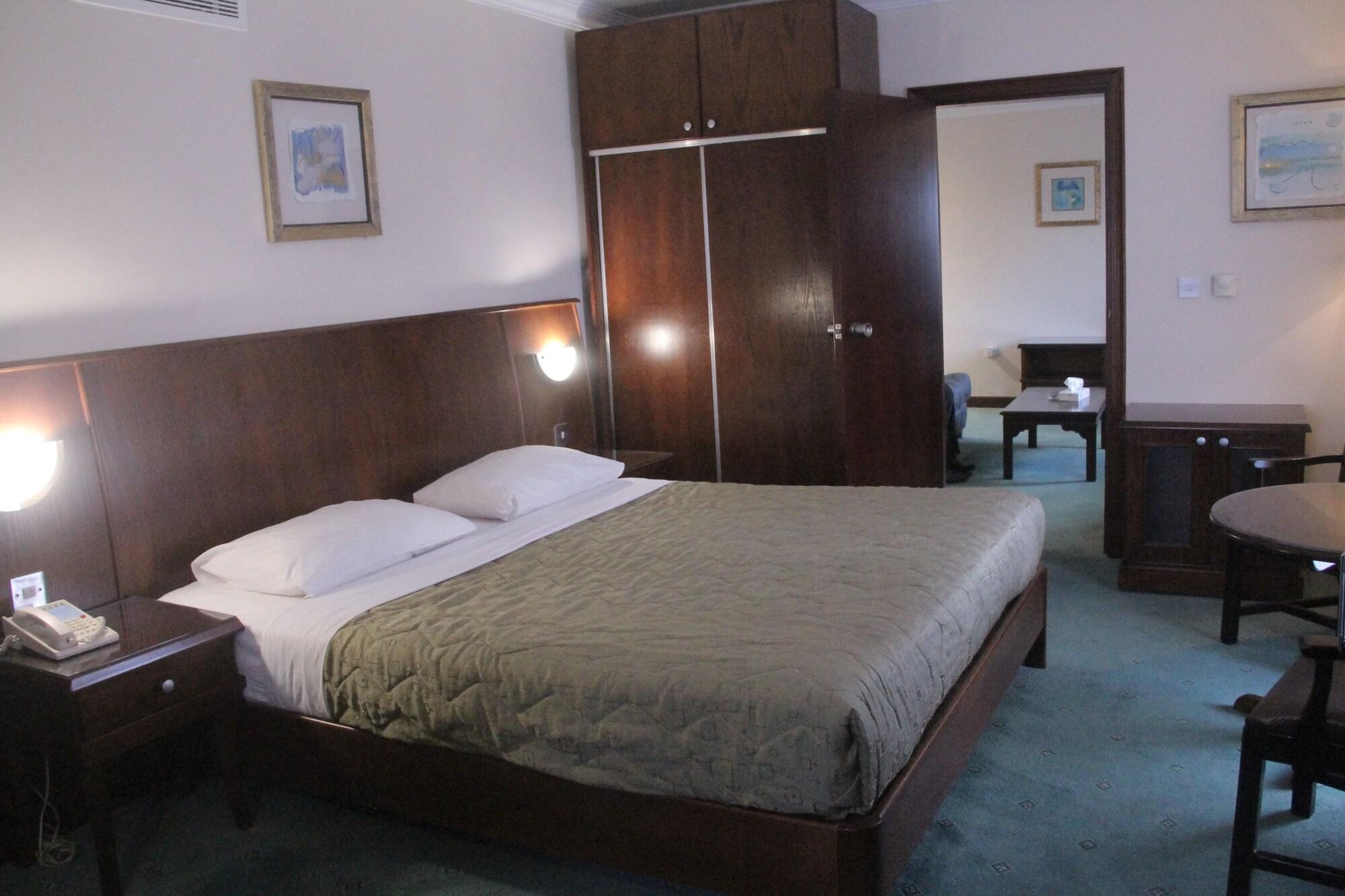 Le Vendome Hotel Amman Bagian luar foto
