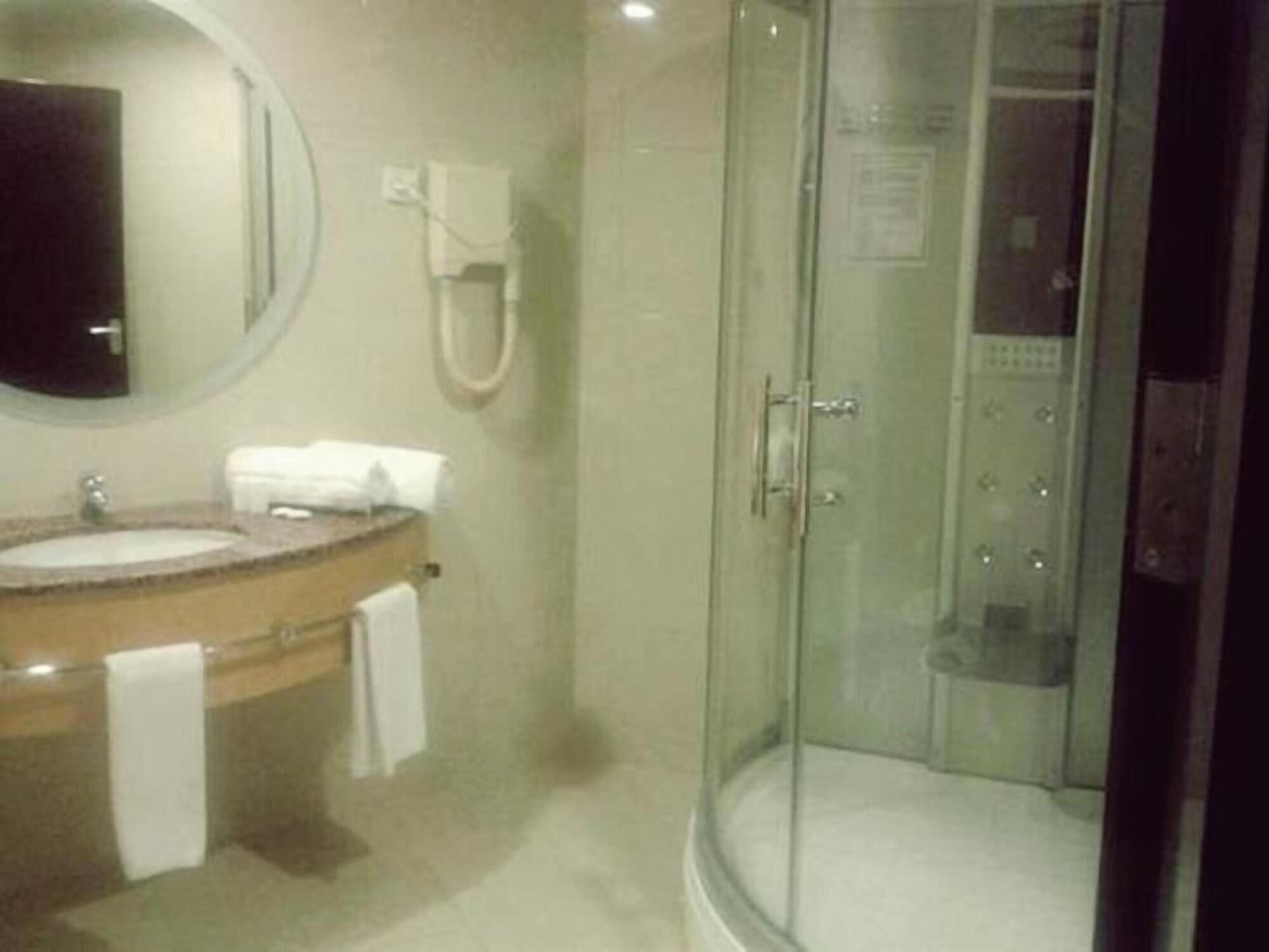 Le Vendome Hotel Amman Bagian luar foto