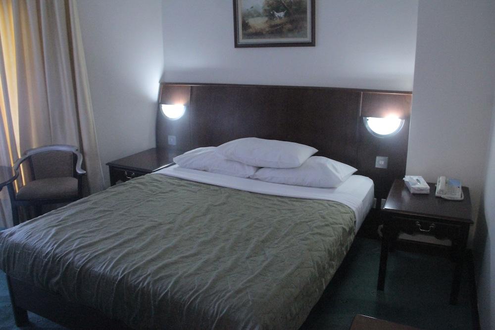 Le Vendome Hotel Amman Bagian luar foto