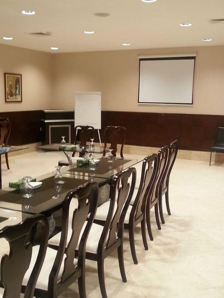Le Vendome Hotel Amman Bagian luar foto