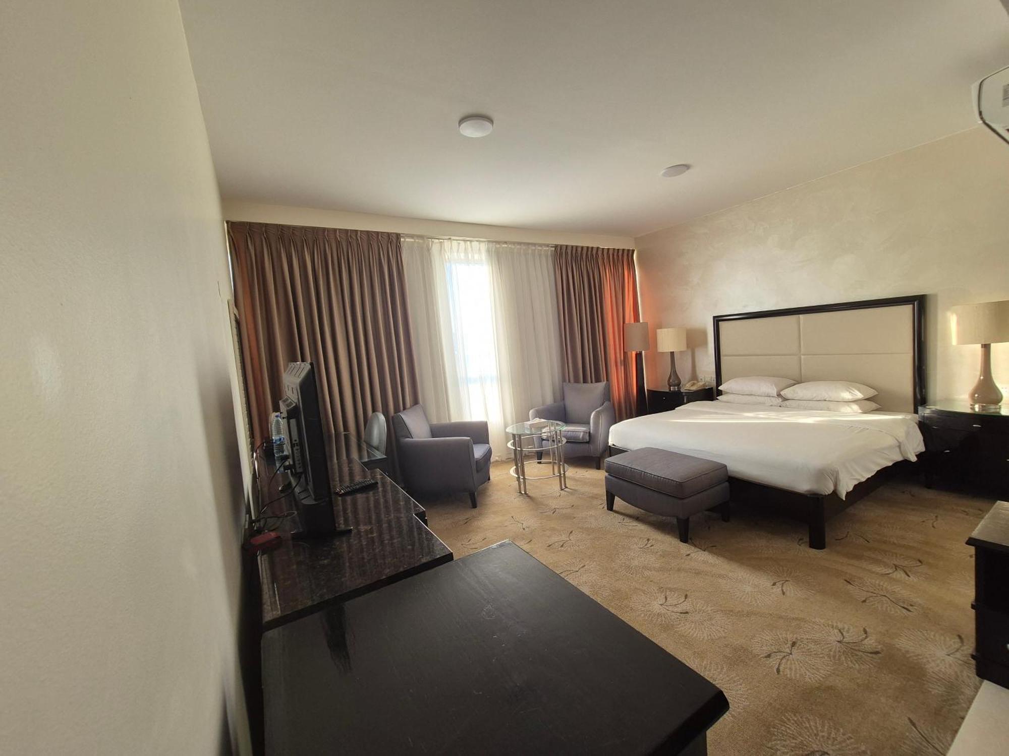 Le Vendome Hotel Amman Bagian luar foto