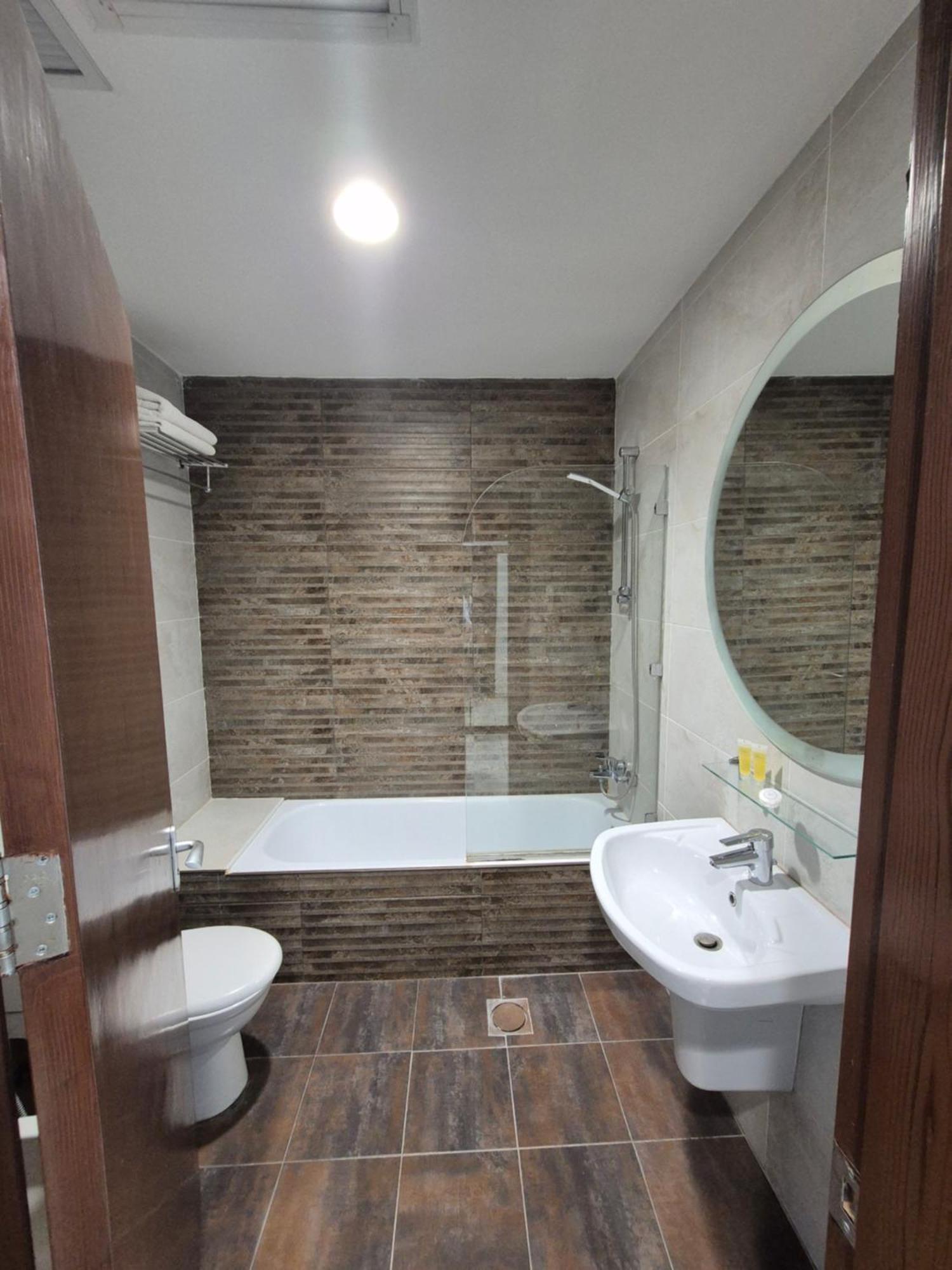 Le Vendome Hotel Amman Bagian luar foto