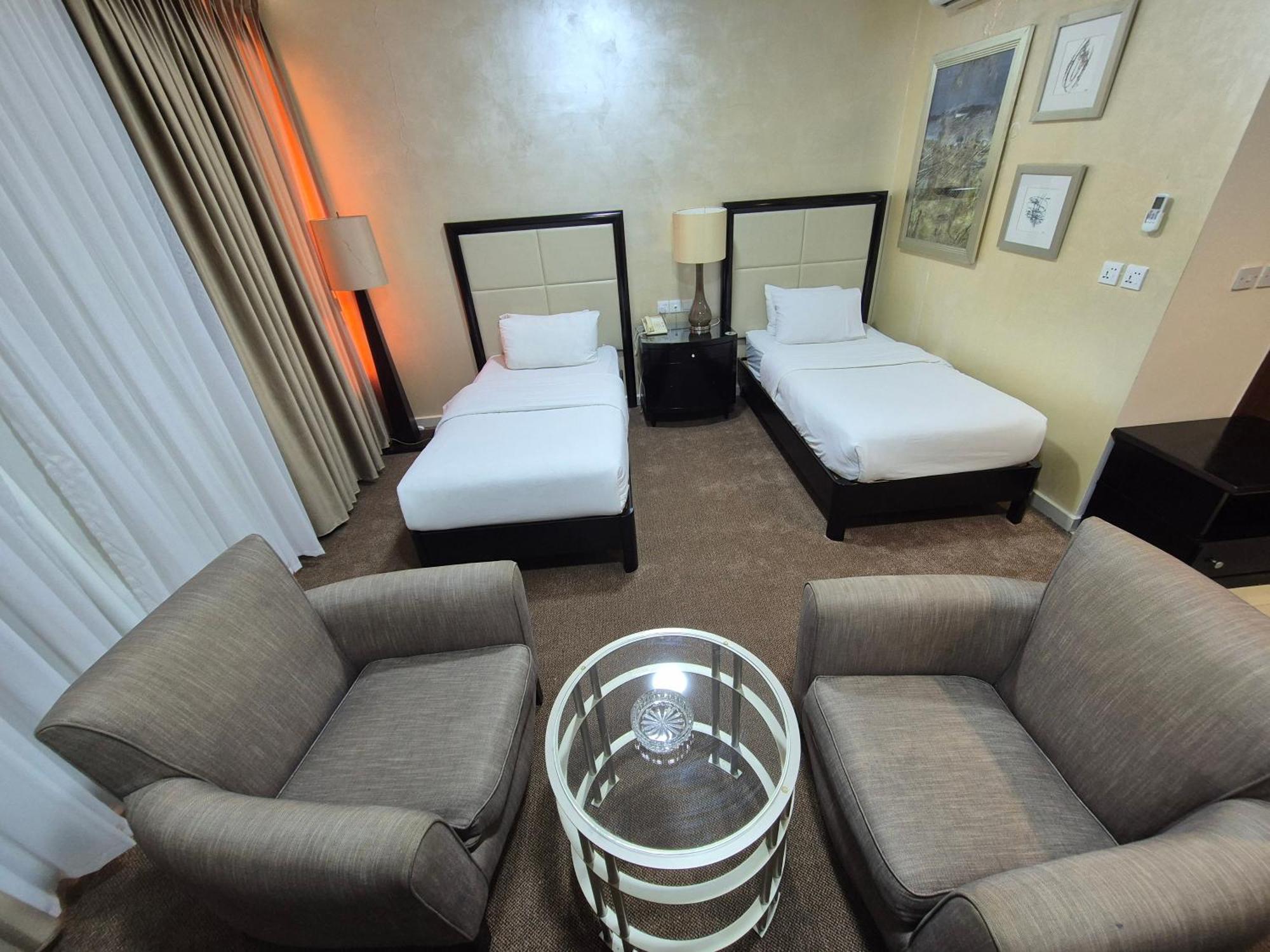 Le Vendome Hotel Amman Bagian luar foto
