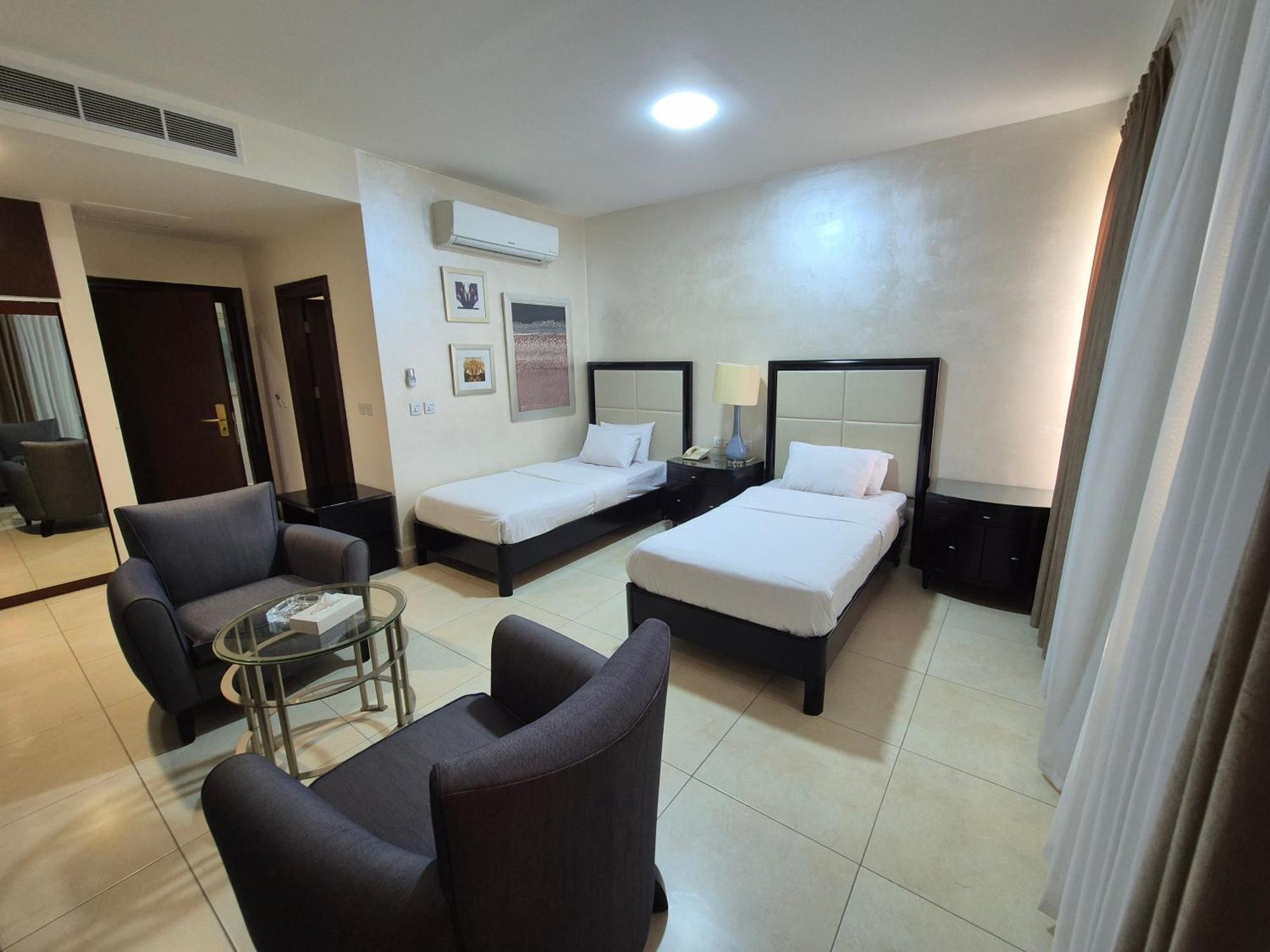 Le Vendome Hotel Amman Bagian luar foto