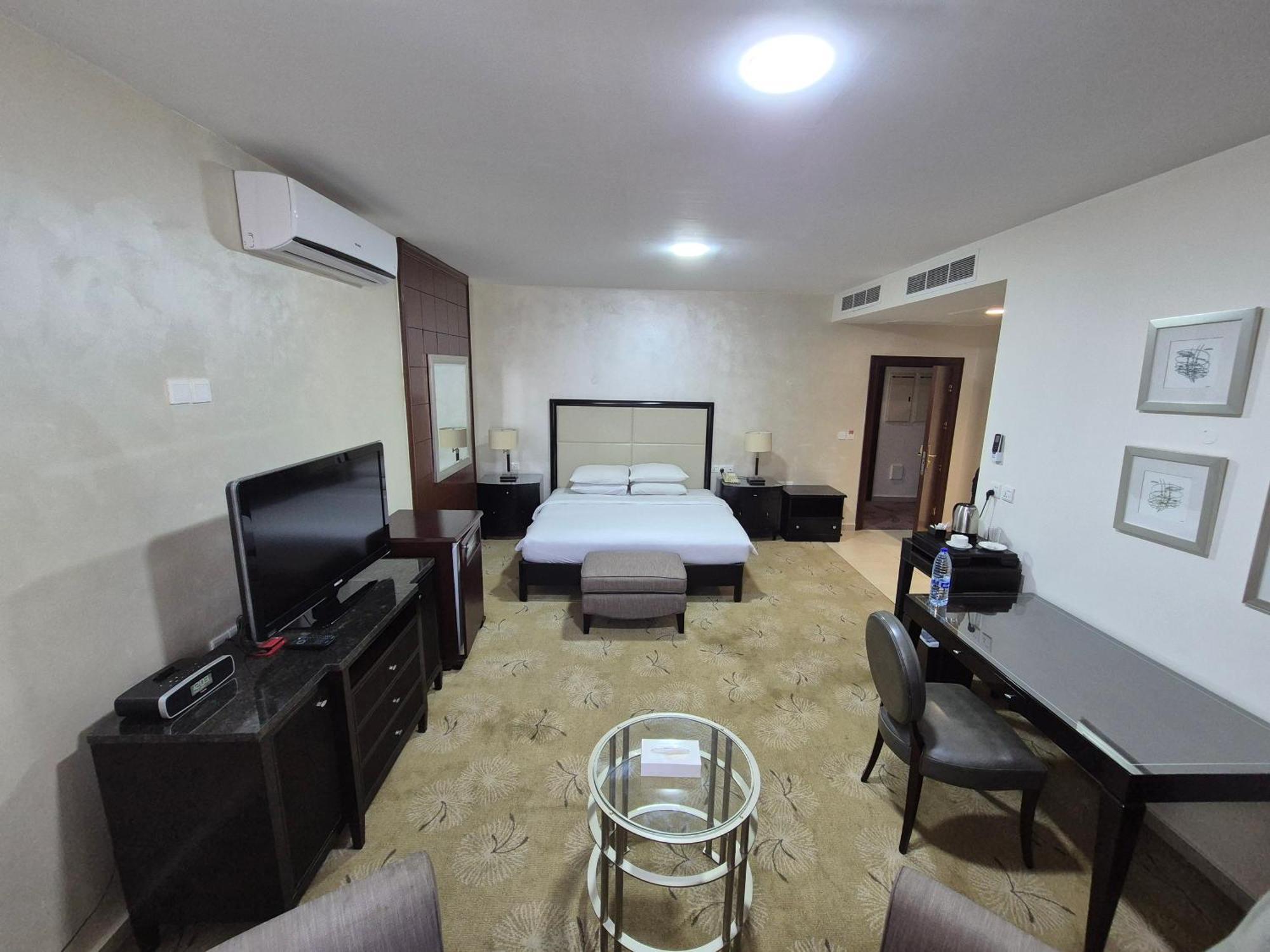 Le Vendome Hotel Amman Bagian luar foto