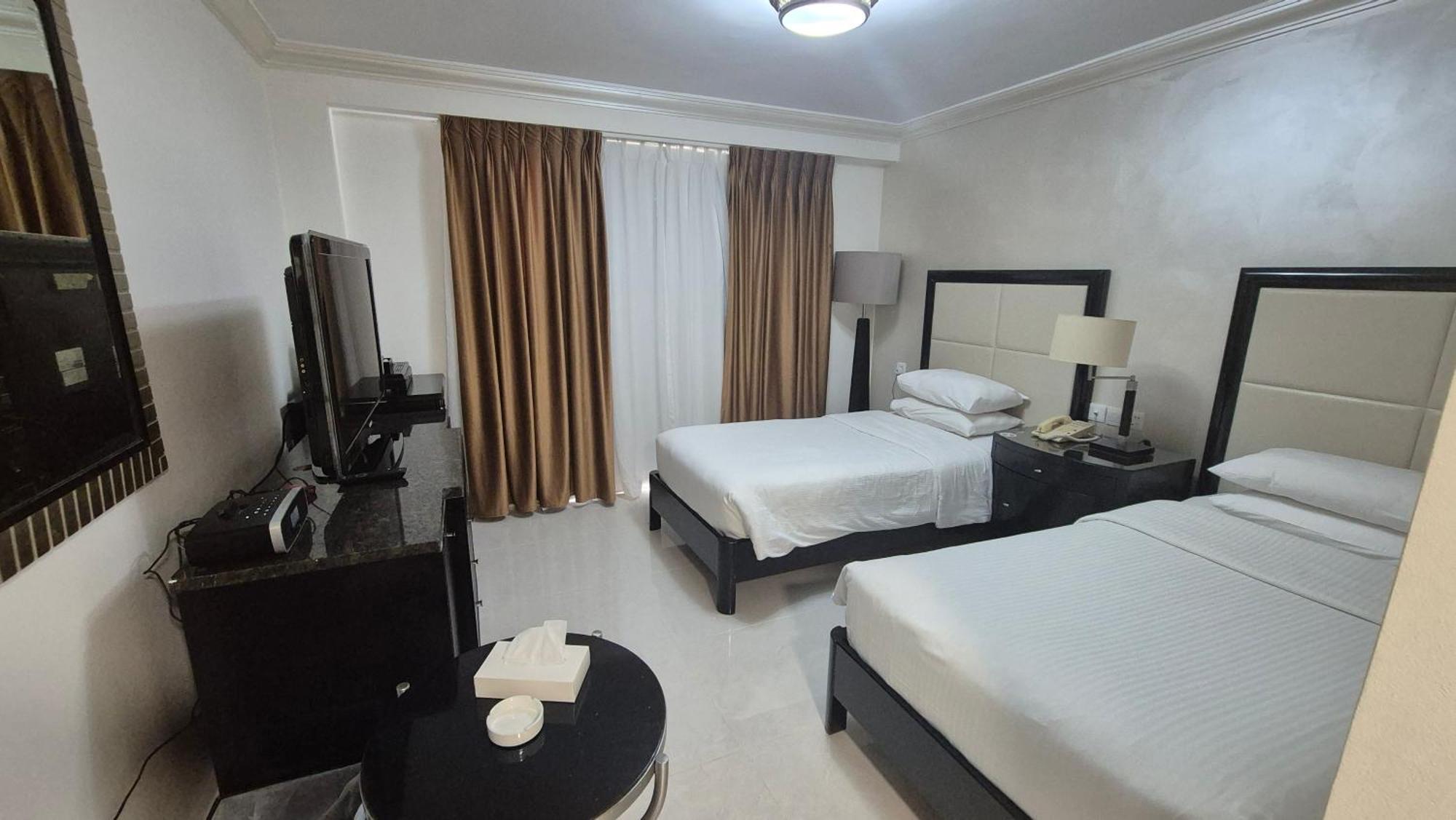 Le Vendome Hotel Amman Bagian luar foto