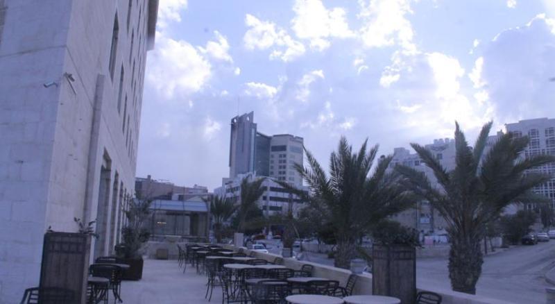 Le Vendome Hotel Amman Bagian luar foto