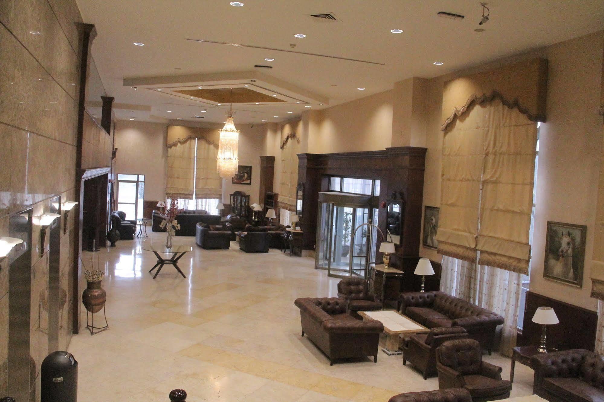 Le Vendome Hotel Amman Bagian luar foto