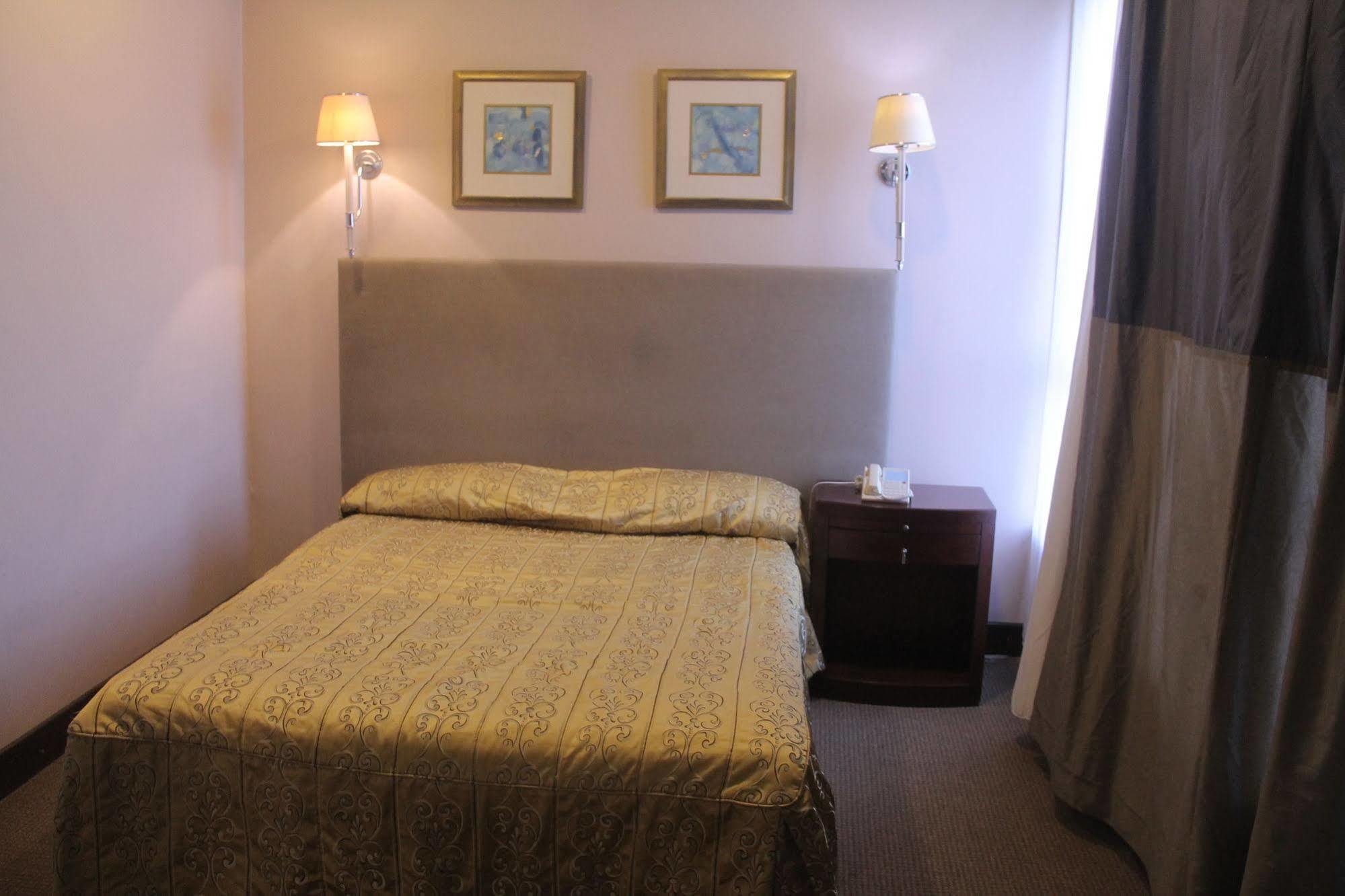 Le Vendome Hotel Amman Bagian luar foto