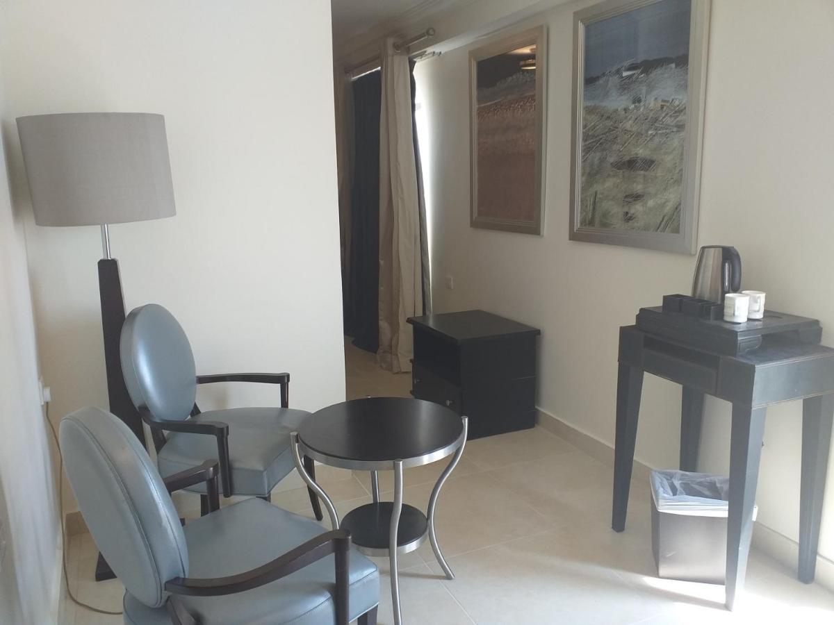 Le Vendome Hotel Amman Bagian luar foto